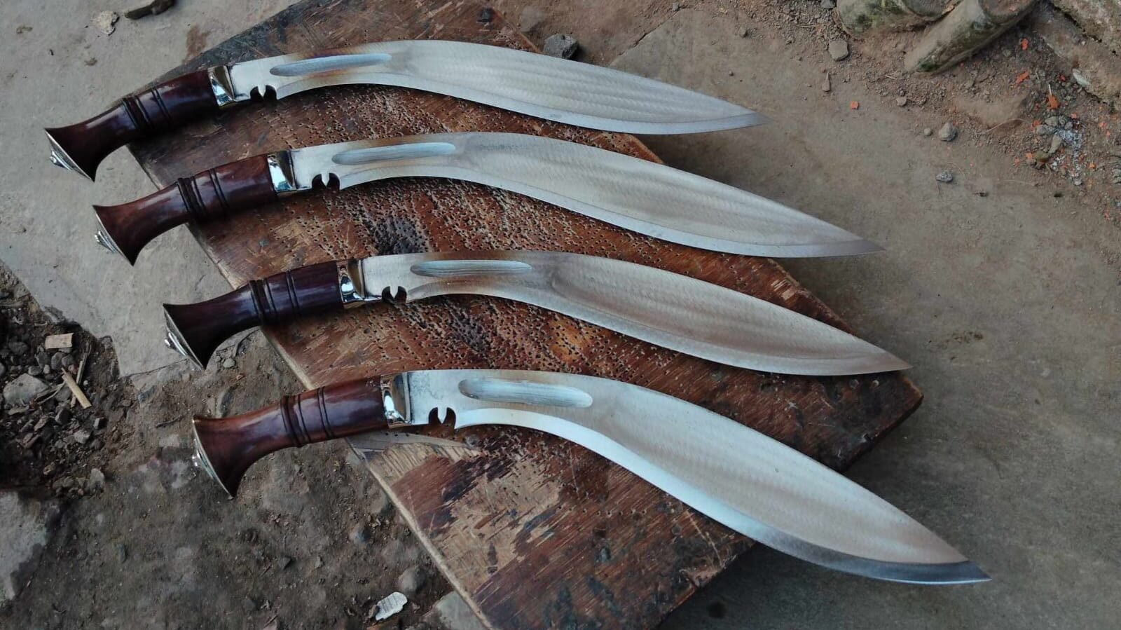 Neo Hanshee Antique Kukri Knife